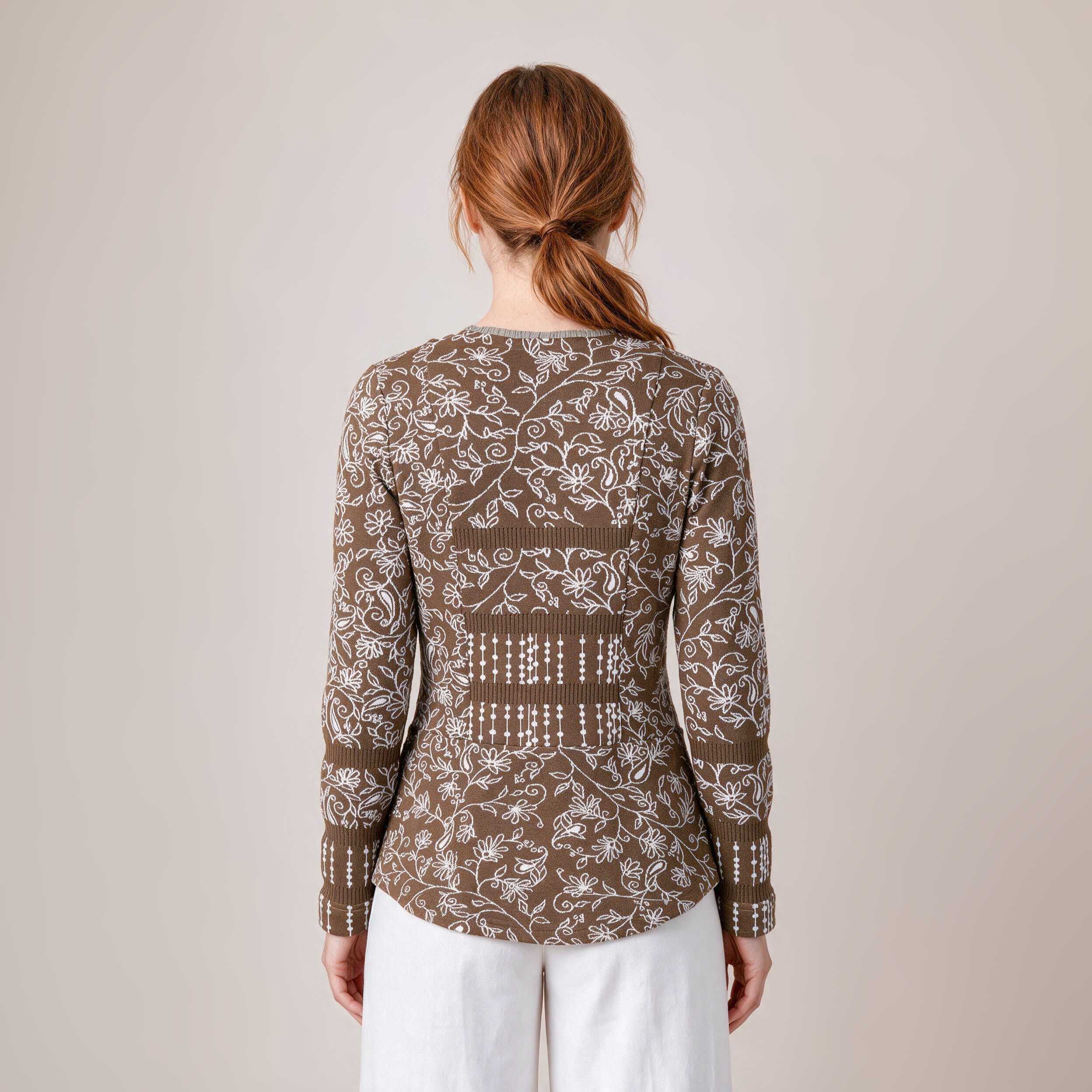 Schößchenjacke natur – Rückansicht