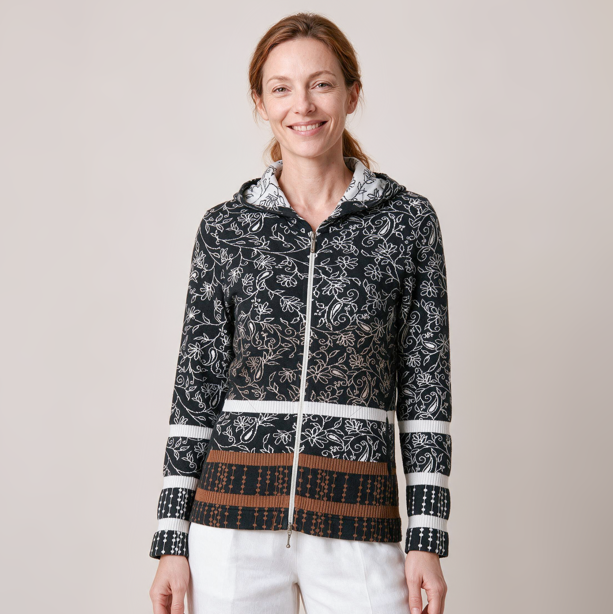 Kapuzenjacke schwarz – Vorderansicht