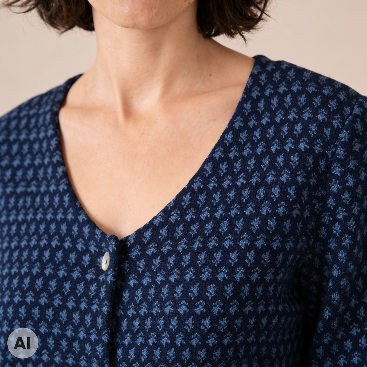 Langjacke blau – Detailansicht, mit KI bearbeitet