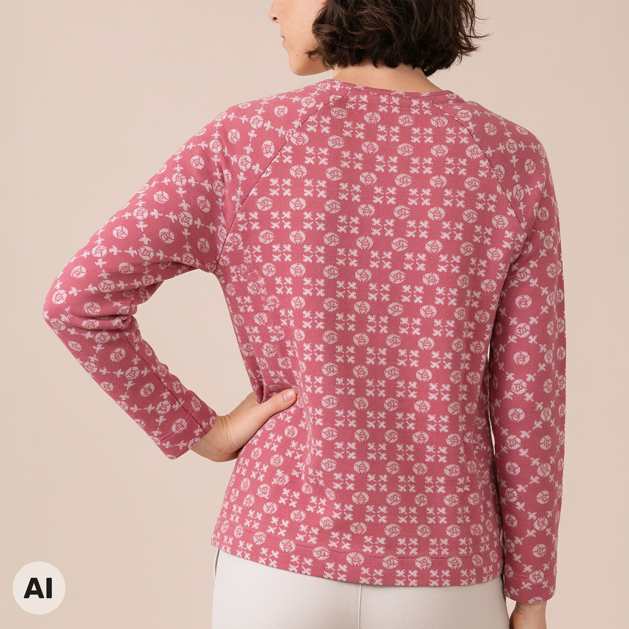 Raglanpullover rosa – Rückansicht, mit KI bearbeitet