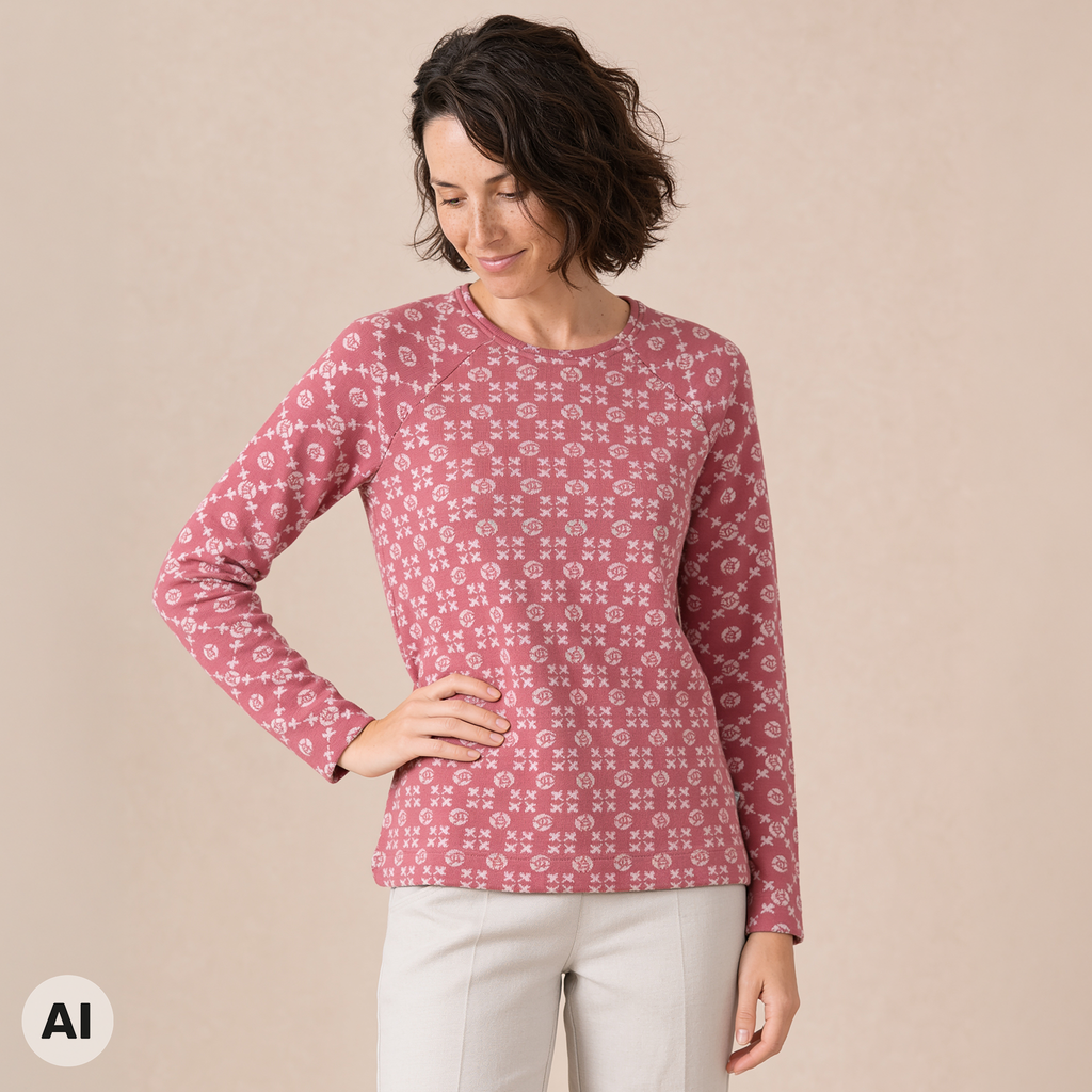 Raglanpullover rosa – Vorderansicht, mit KI bearbeitet