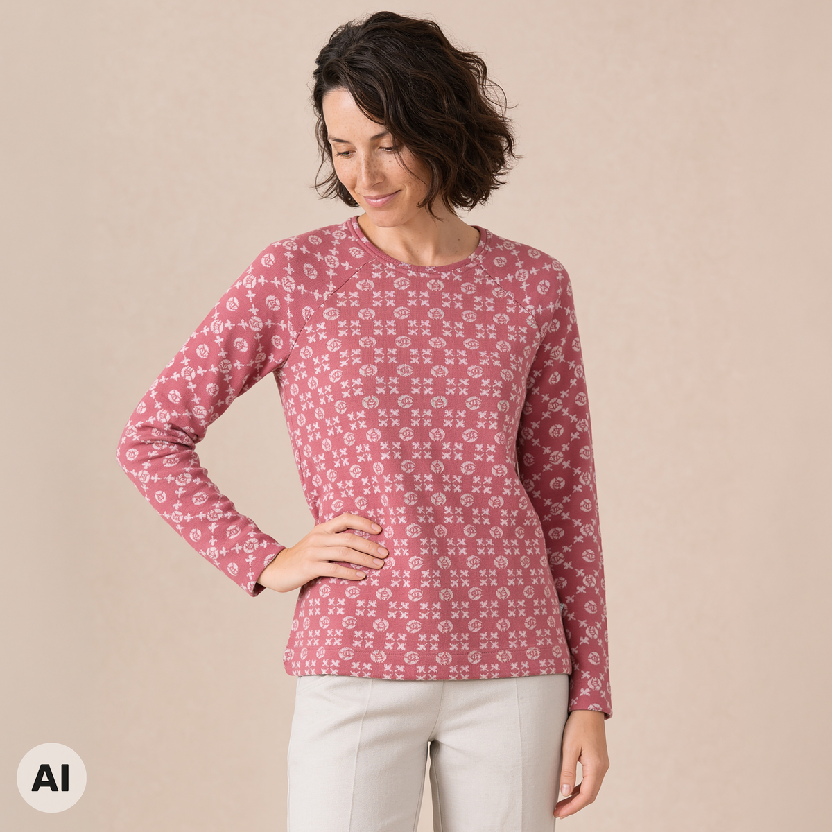 Raglanpullover rosa – Vorderansicht, mit KI bearbeitet