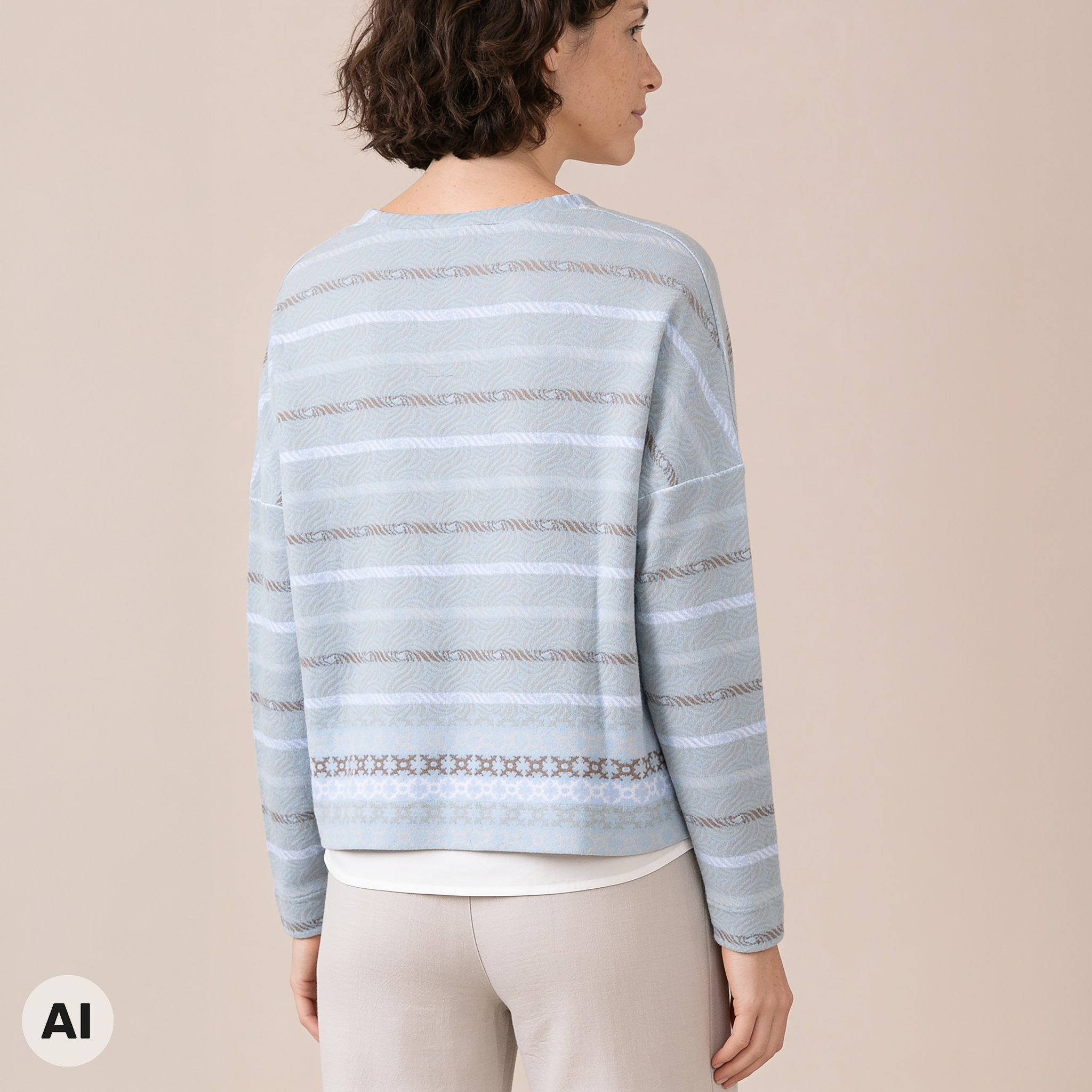 Jacke kastig blau – Rückansicht, mit KI bearbeitet