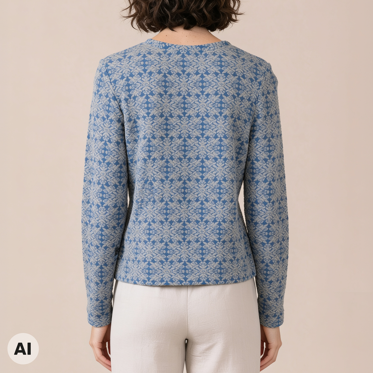Einknopfjacke blau – Rückansicht, mit KI bearbeitet
