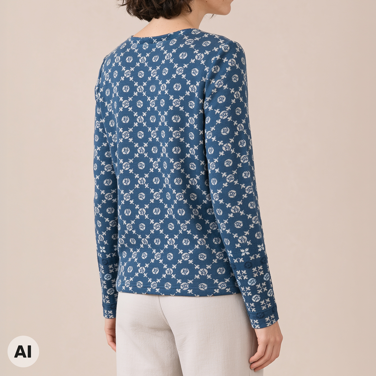 Wickeljacke blau – Rückansicht, mit KI bearbeitet