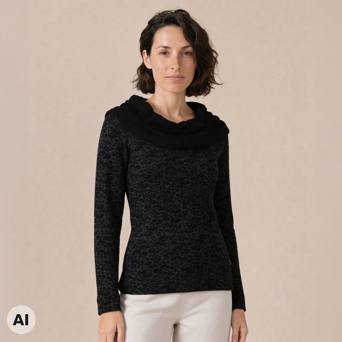 Carmenpullover schwarz – Vorderansicht, mit KI bearbeitet