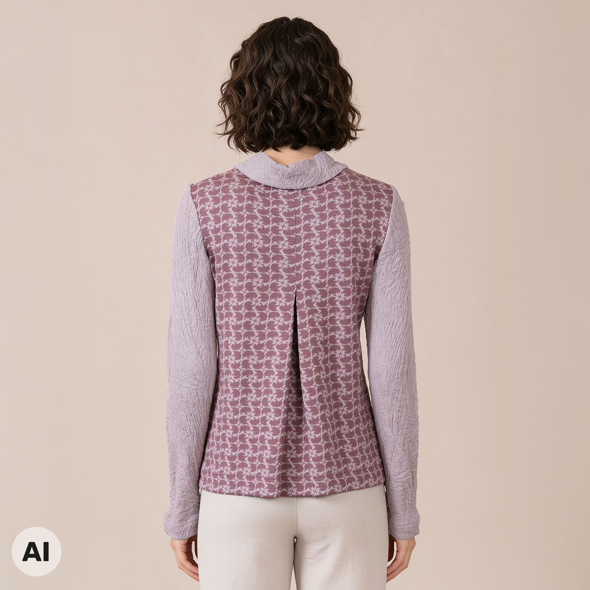 Jacke mit Falte rosa – Rückansicht, mit KI bearbeitet