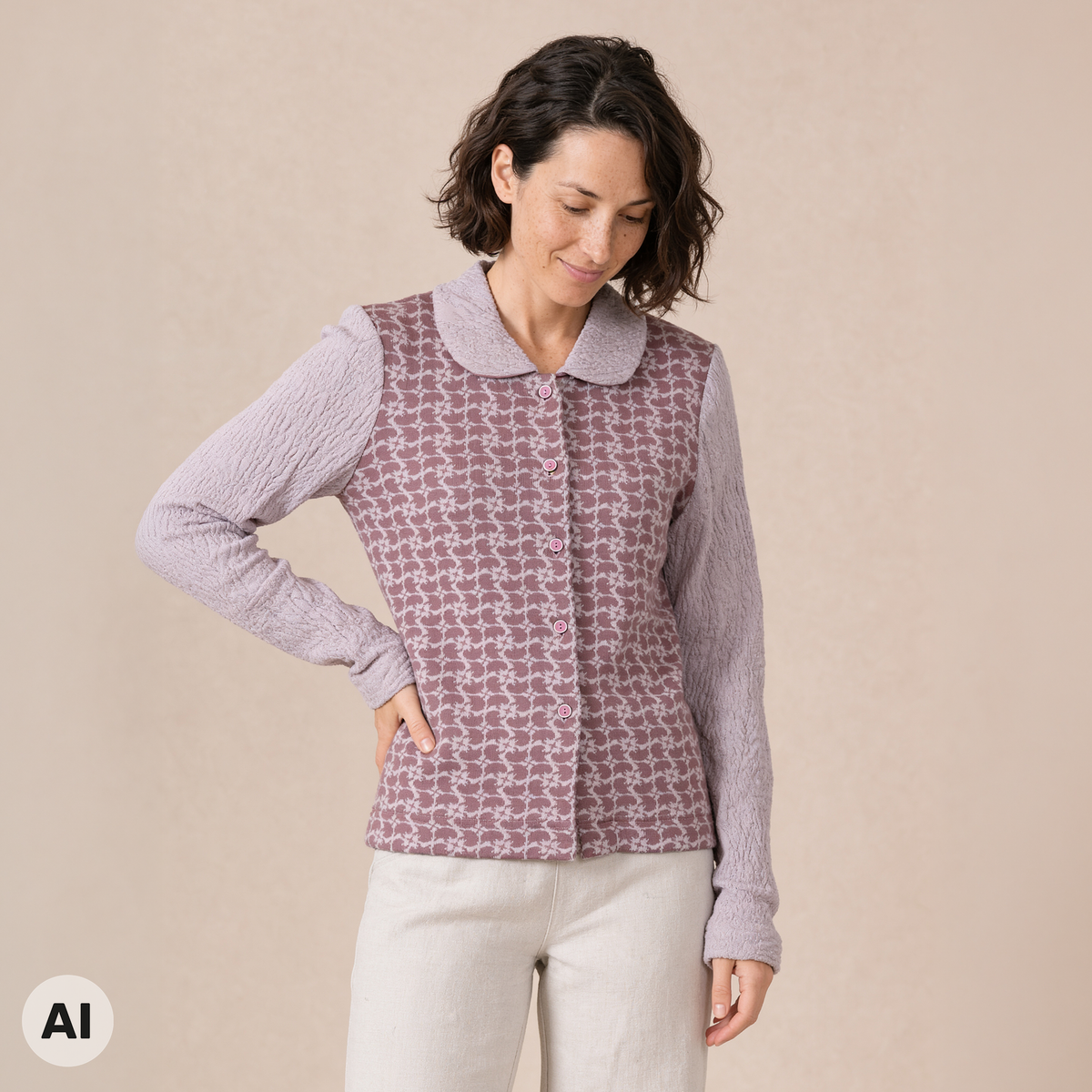 Jacke mit Falte rosa – Vorderansicht, mit KI bearbeitet
