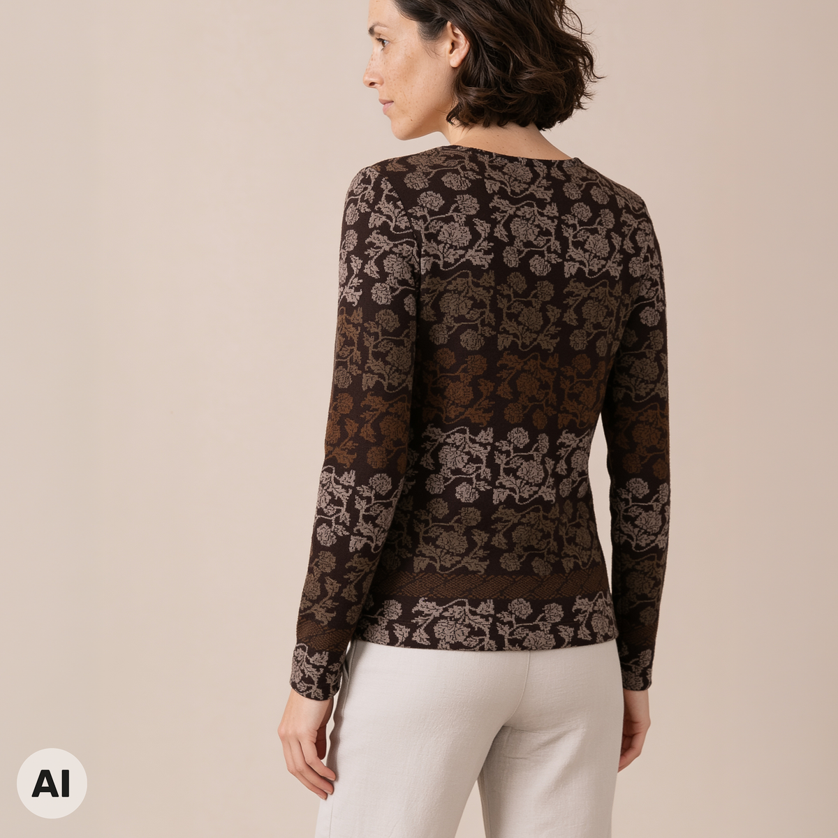 klassischer Pullover braun – Rückansicht, mit KI bearbeitet