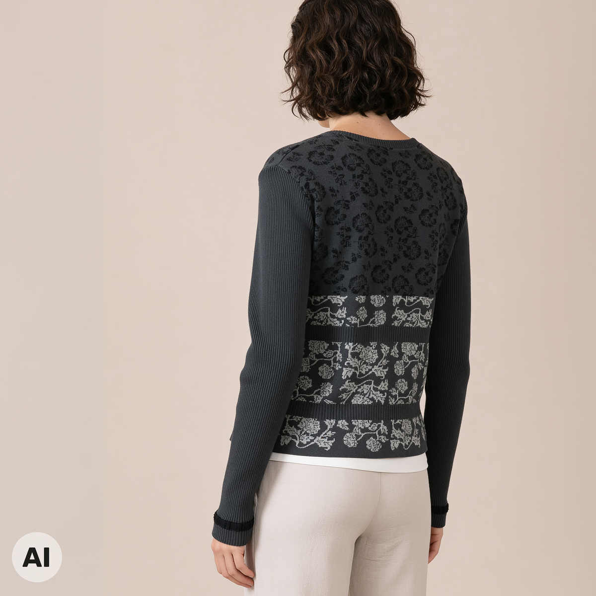 klassische Jacke grau – Rückansicht, mit KI bearbeitet