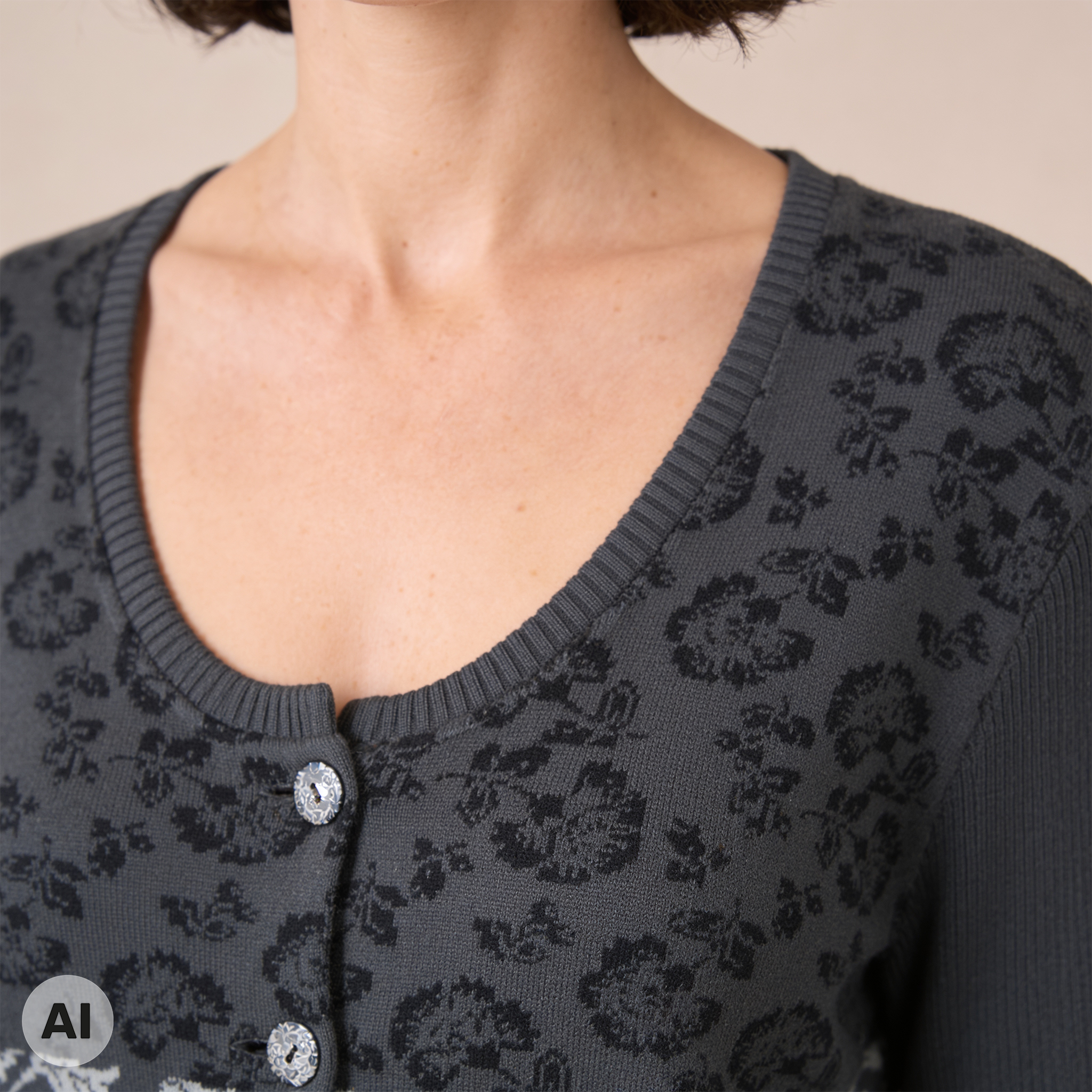 klassische Jacke grau – Detailansicht, mit KI bearbeitet