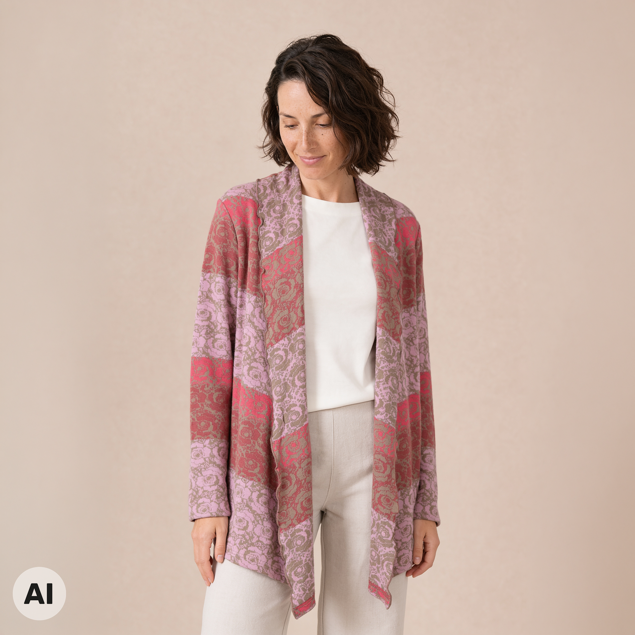 Hüllenjacke rosa – Vorderansicht, mit KI bearbeitet