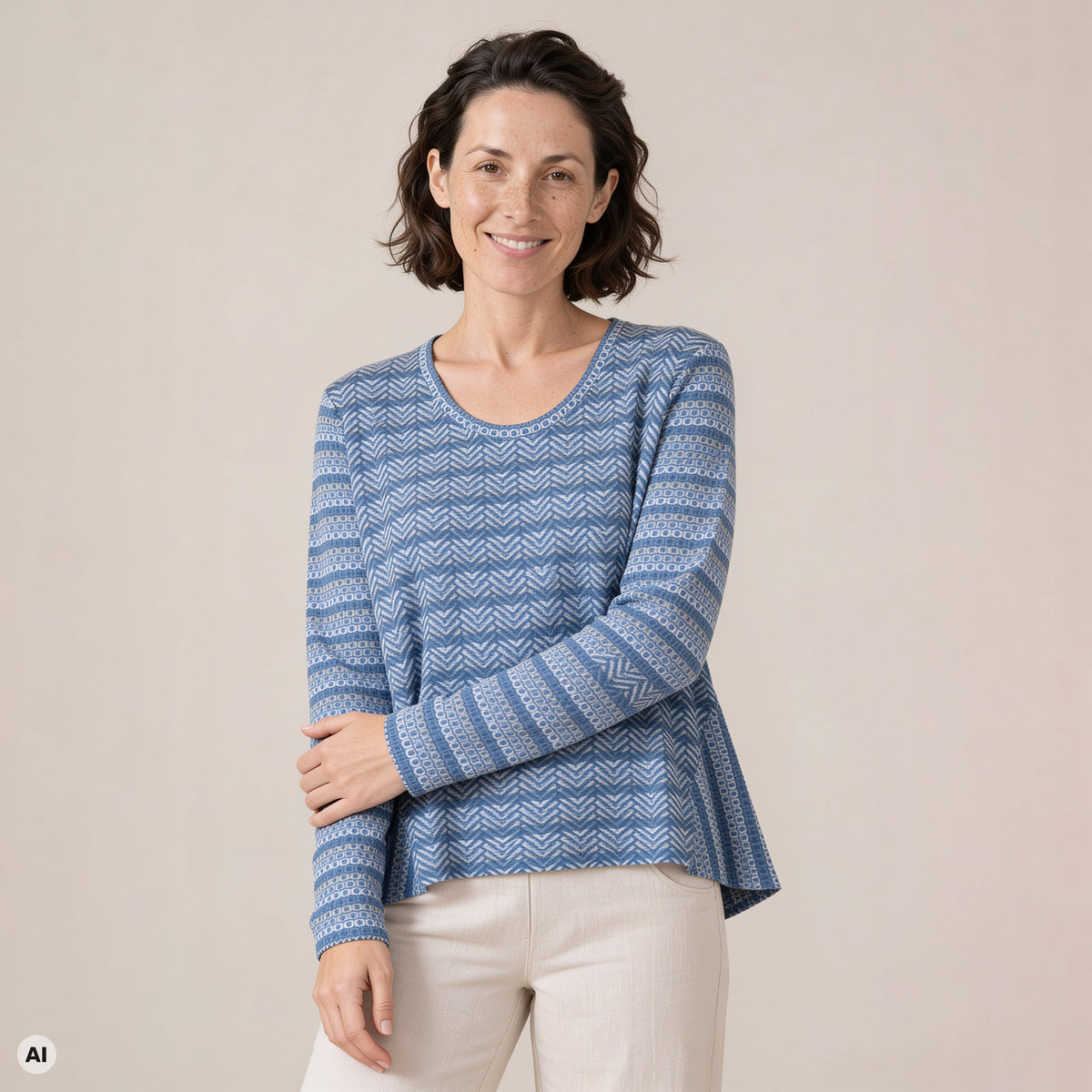 A-Linienpullover blau – Vorderansicht, mit KI bearbeitet