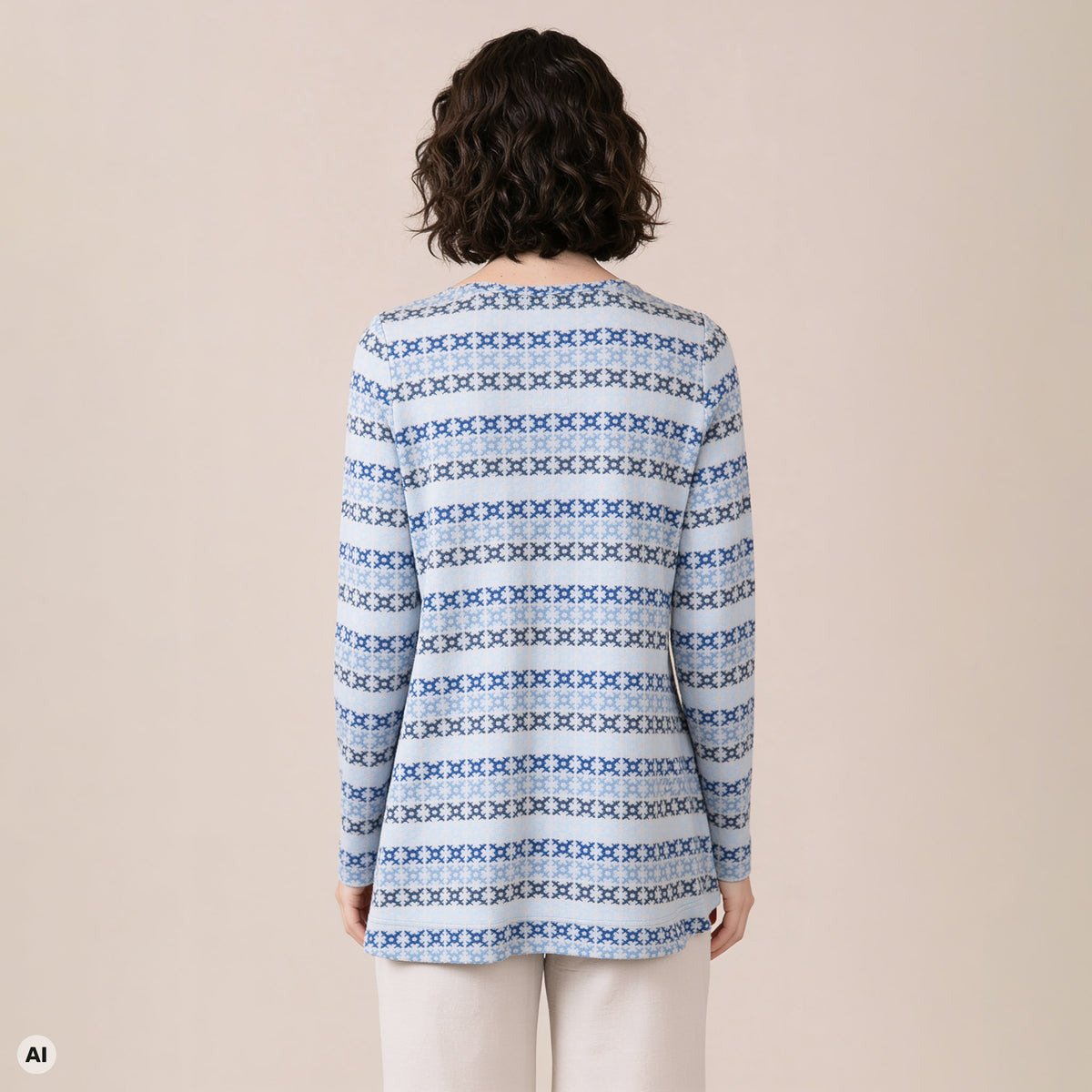 A-Linienpullover blau – Rückansicht, mit KI bearbeitet
