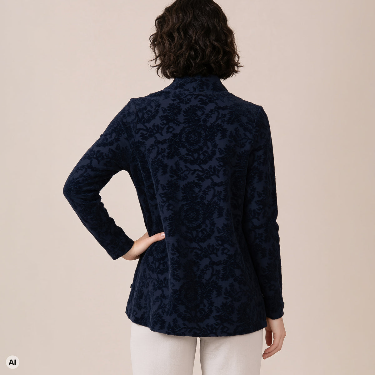 A-Linienpullover blau – Rückansicht, mit KI bearbeitet