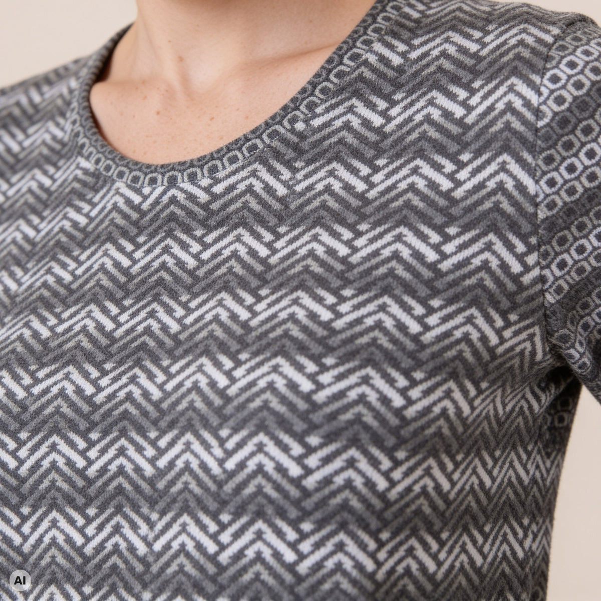 A-Linienpullover grau – Detailansicht, mit KI bearbeitet