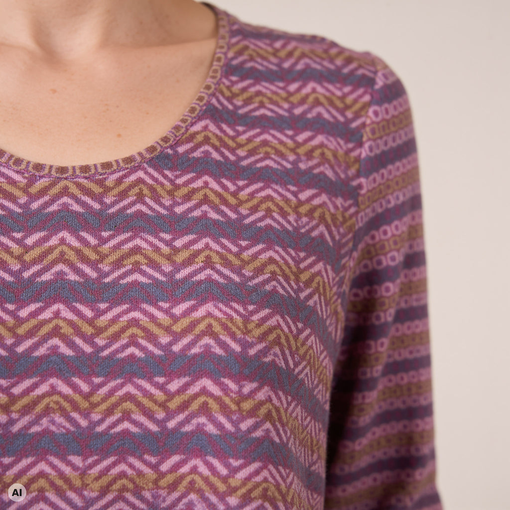 A-Linienpullover rosa – Detailansicht, mit KI bearbeitet