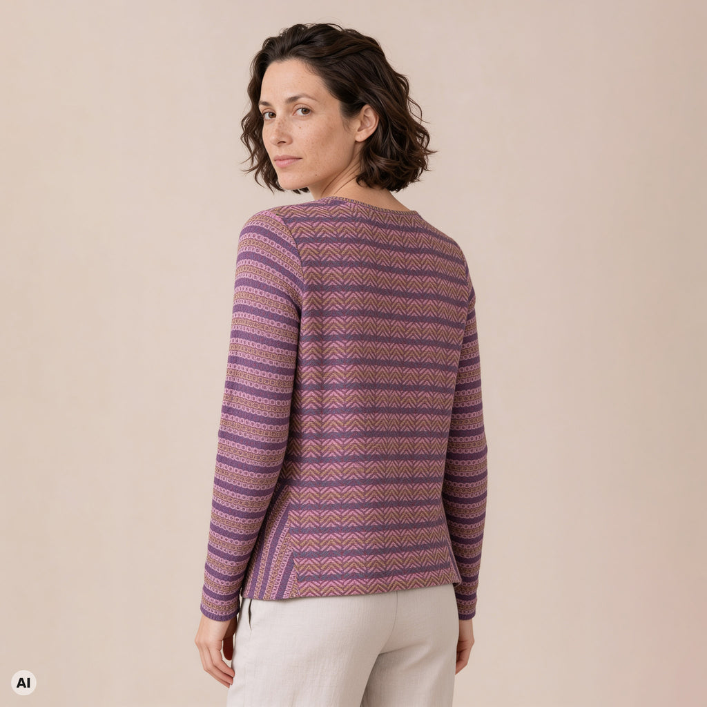 A-Linienpullover rosa – Rückansicht, mit KI bearbeitet
