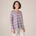 A-Linienpullover rosa – Vorderansicht, mit KI bearbeitet