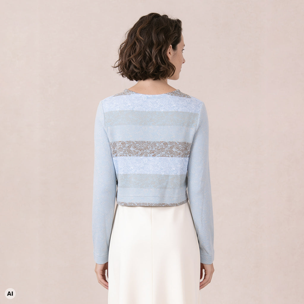 Bolero blau – Rückansicht, mit KI bearbeitet