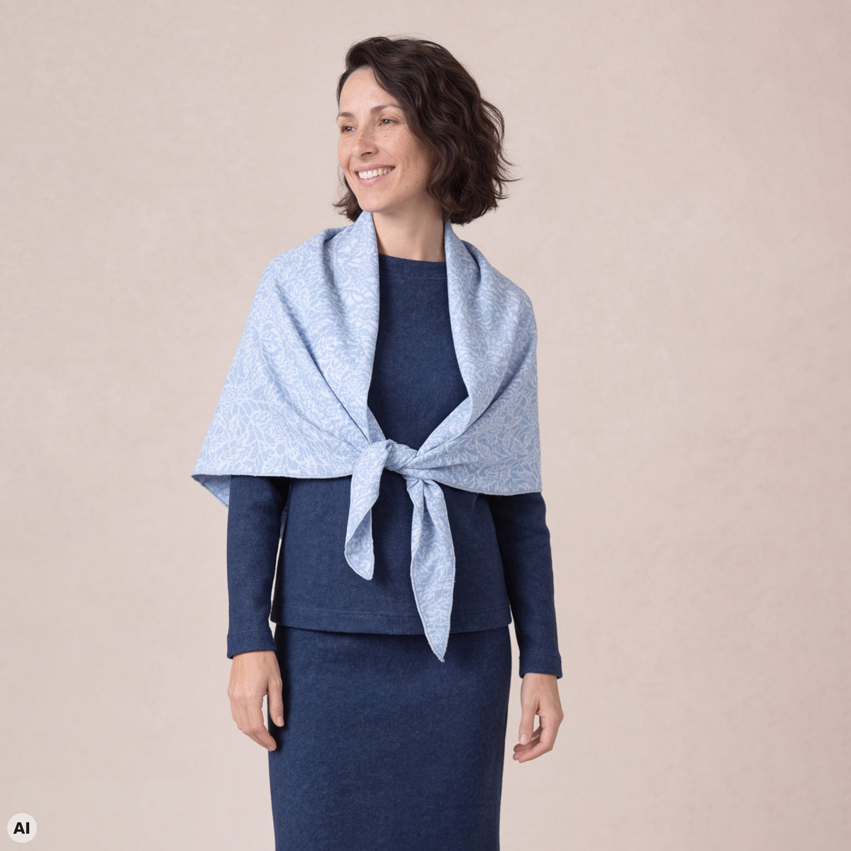 Dreiecktuch blau – Vorderansicht, mit KI bearbeitet