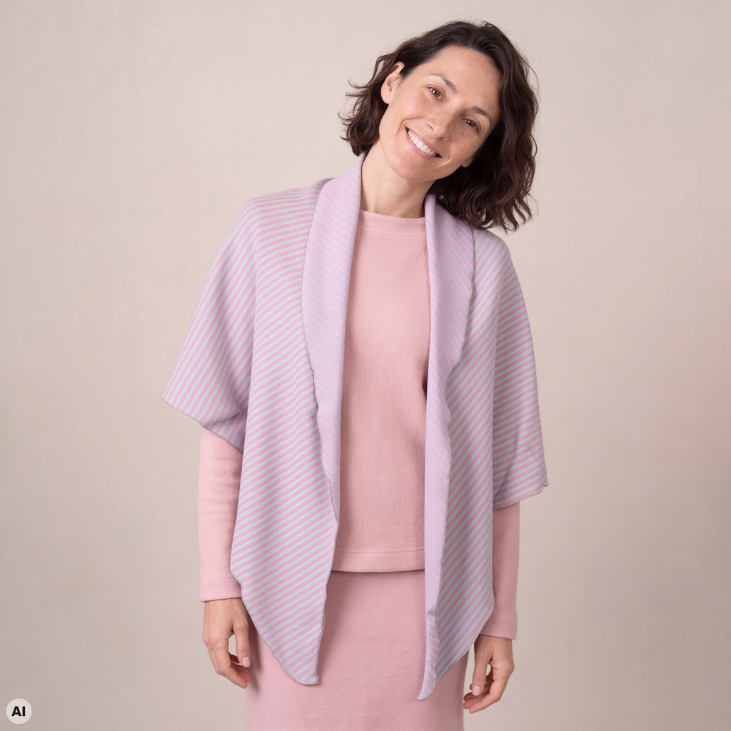 Dreiecktuch pink – Vorderansicht, mit KI bearbeitet