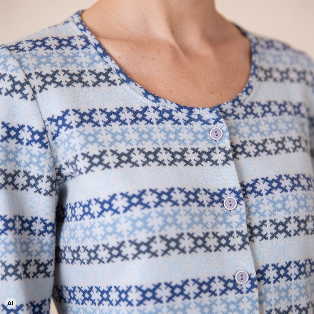 klassische Jacke blau – Detailansicht, mit KI bearbeitet