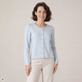 klassische Jacke blau – Vorderansicht, mit KI bearbeitet