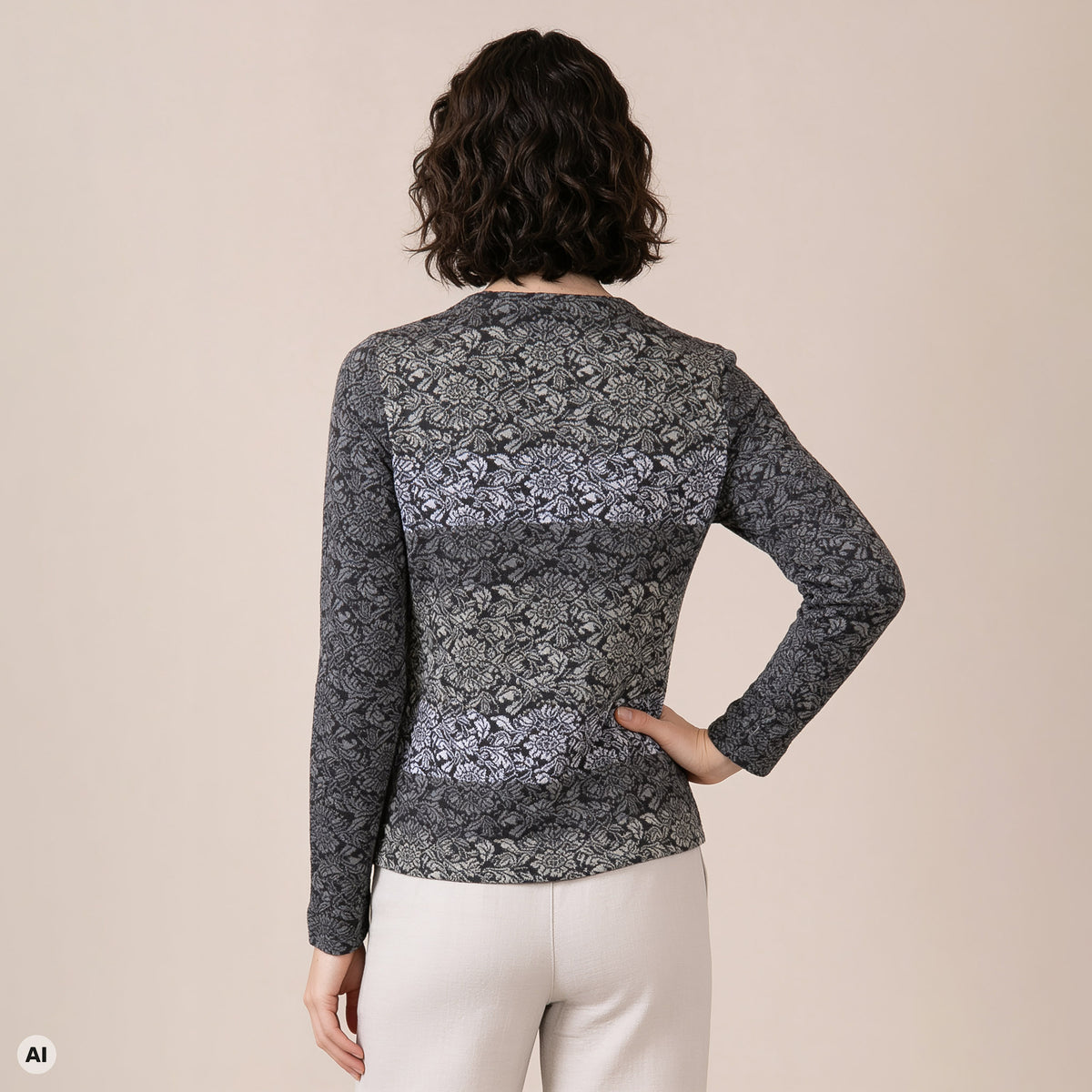 klassische Jacke grau – Rückansicht, mit KI bearbeitet