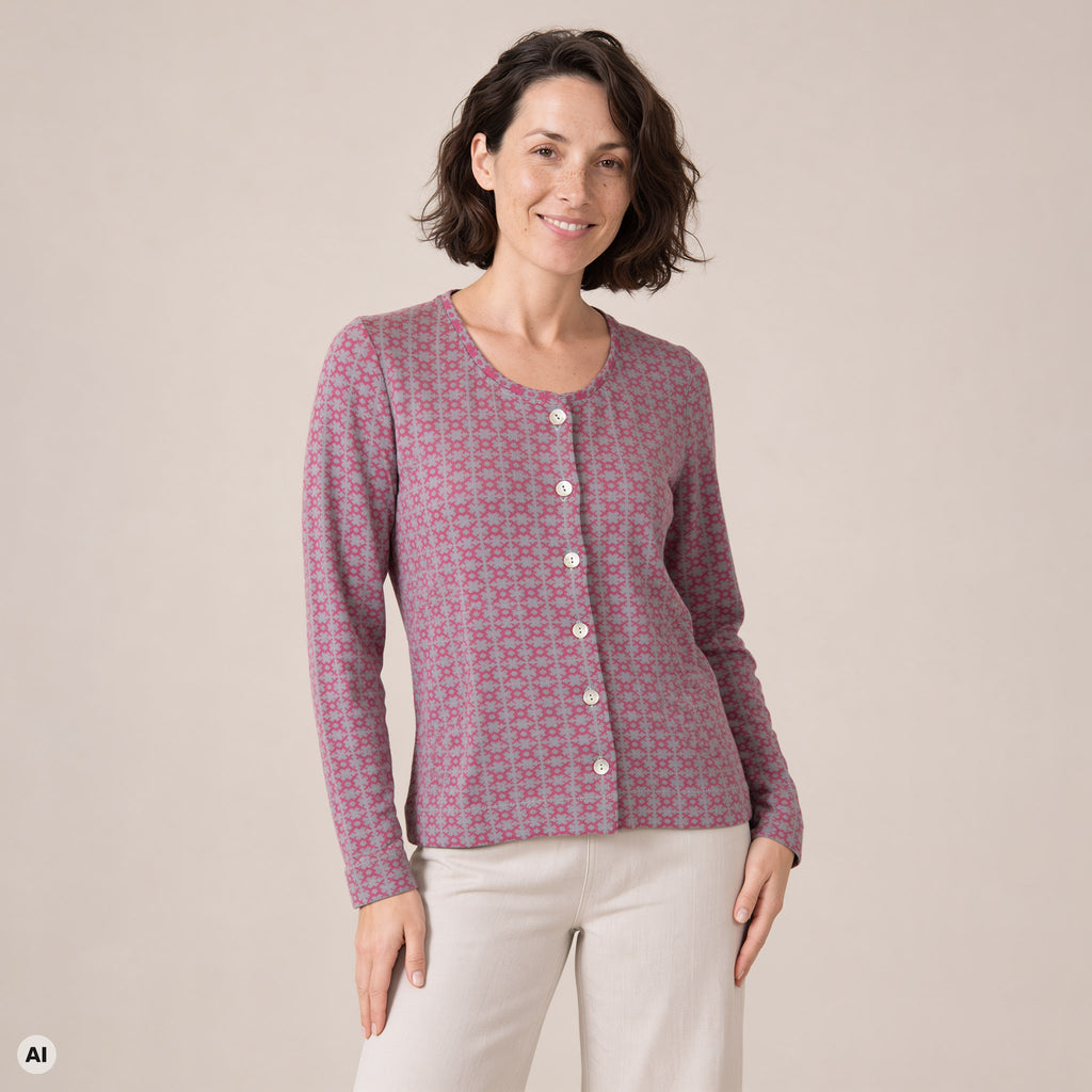 klassische Jacke rosa – Vorderansicht, mit KI bearbeitet