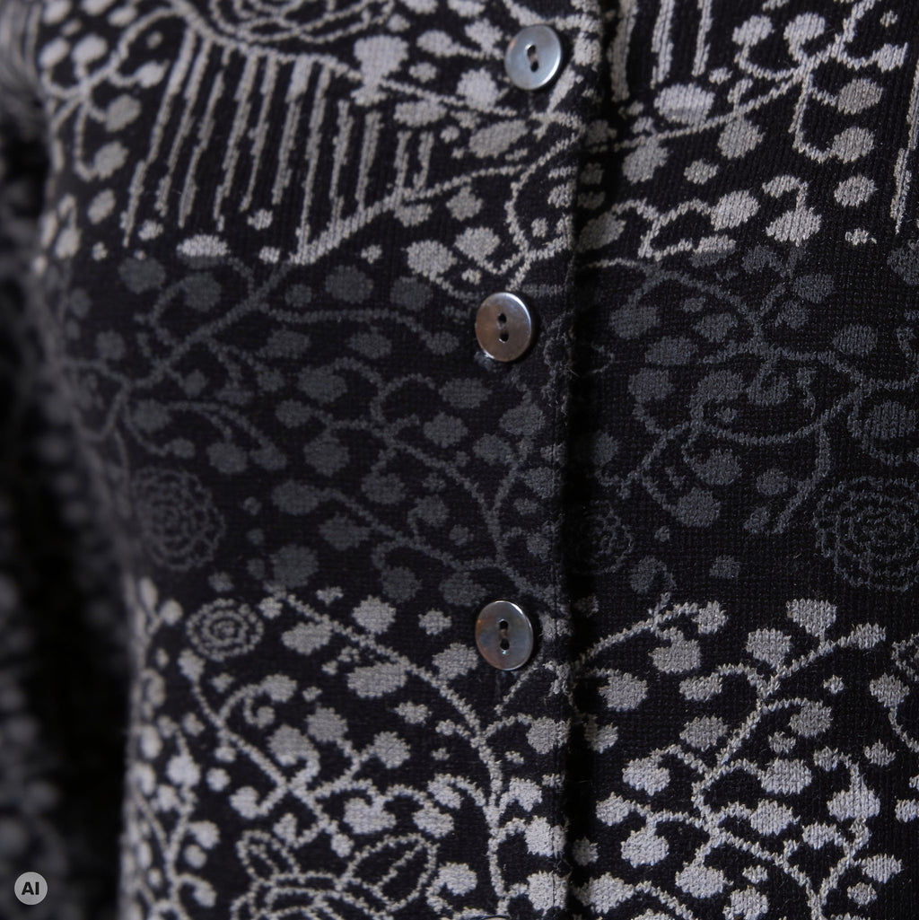 klassische Jacke schwarz – Detailansicht, mit KI bearbeitet