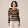 klassischer Pullover braun – Vorderansicht, mit KI bearbeitet