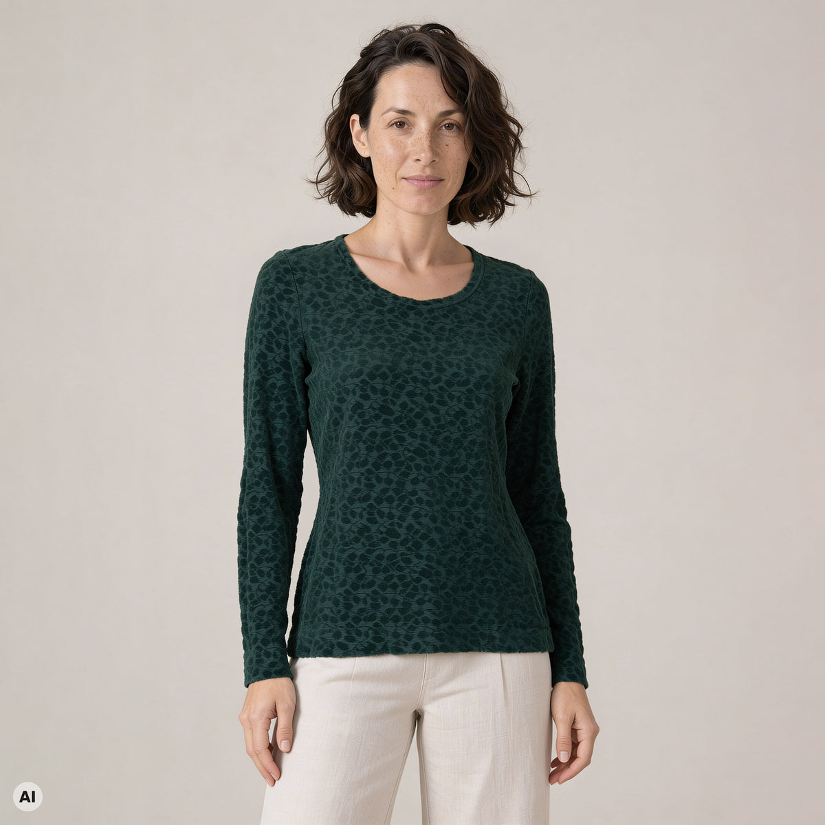 klassischer Pullover grün – Vorderansicht, mit KI bearbeitet