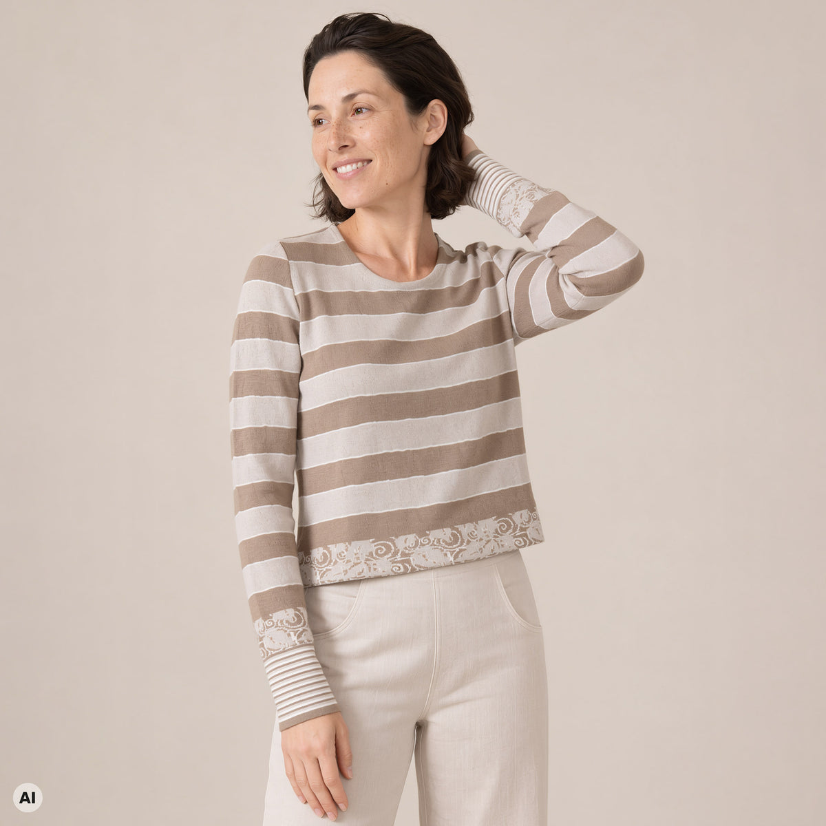 klassischer Pullover natur – Vorderansicht, mit KI bearbeitet
