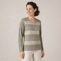 klassischer Pullover natur – Vorderansicht, mit KI bearbeitet