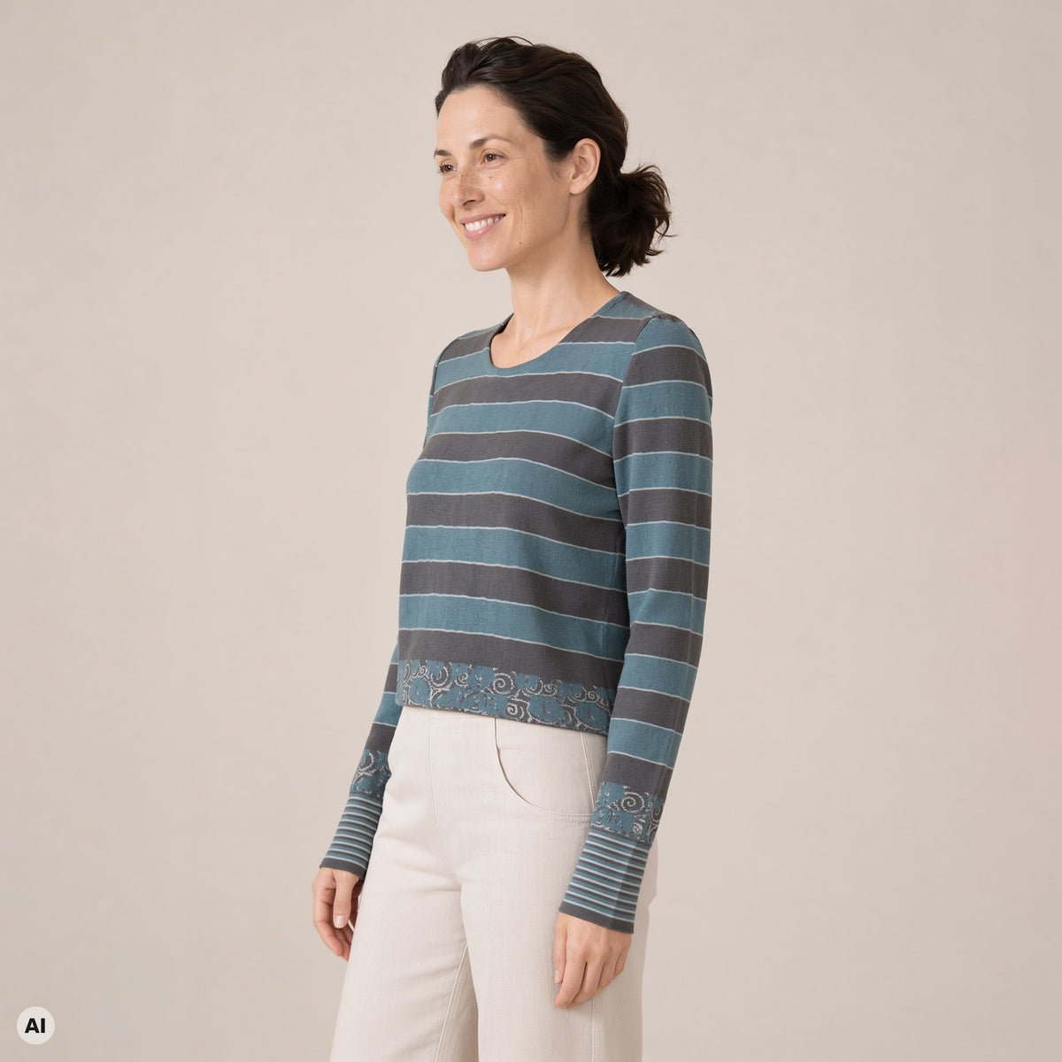 klassischer Pullover petrol – Vorderansicht, mit KI bearbeitet