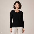 klassischer Pullover schwarz – Vorderansicht, mit KI bearbeitet