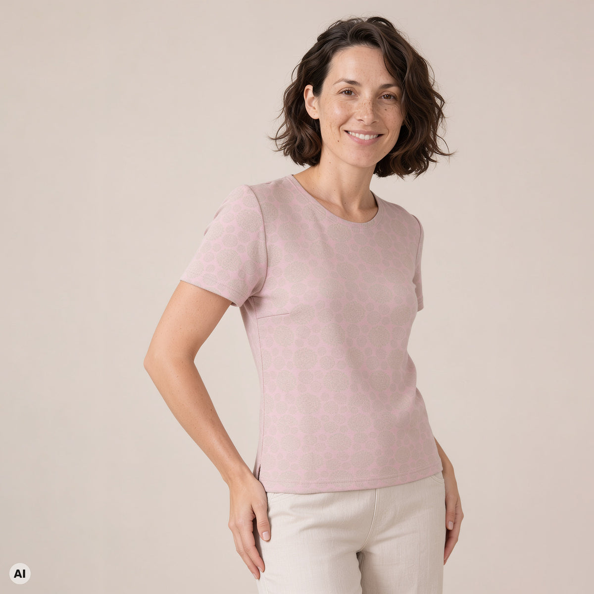 Kurzarmpullover rosa – Vorderansicht, mit KI bearbeitet