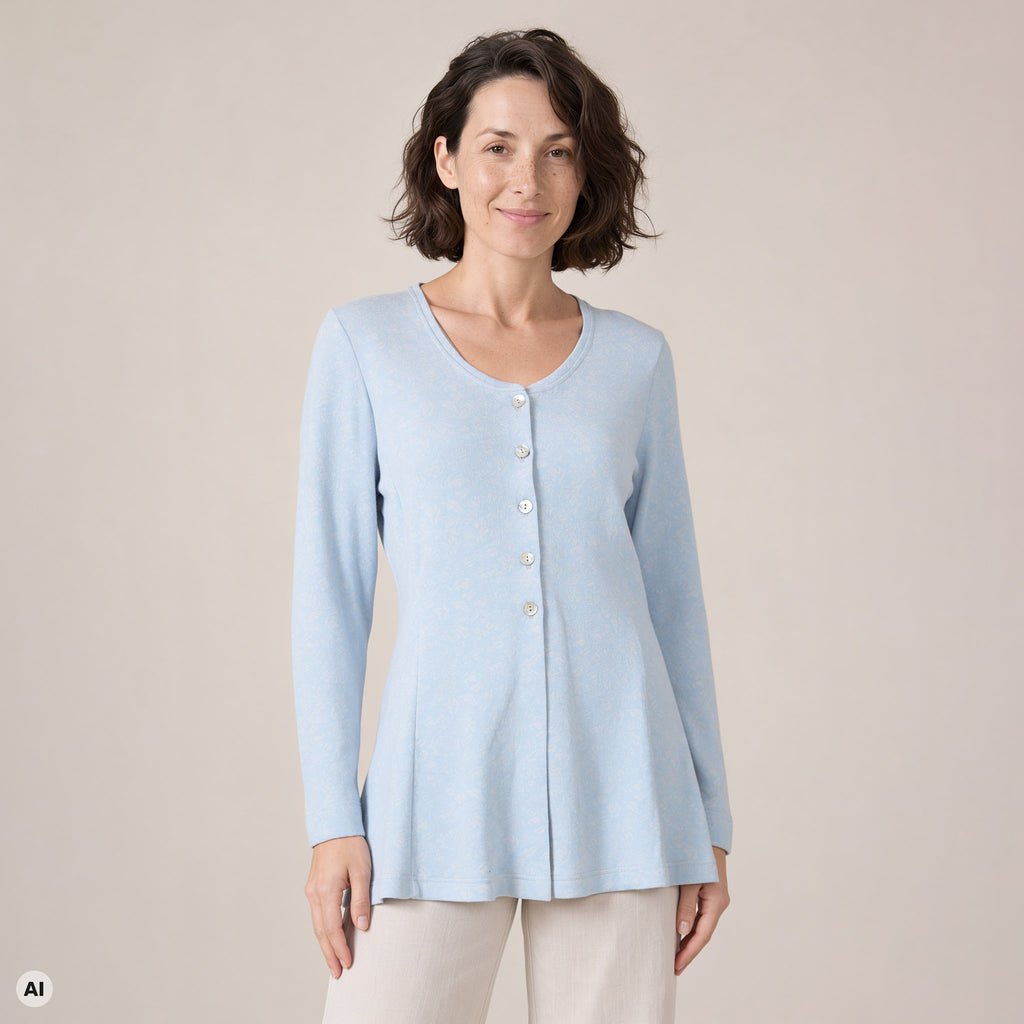 Langjacke blau – Vorderansicht, mit KI bearbeitet