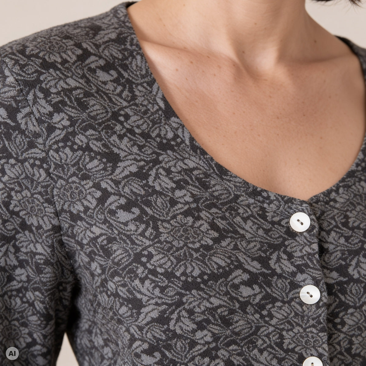 Langjacke grau – Detailansicht, mit KI bearbeitet