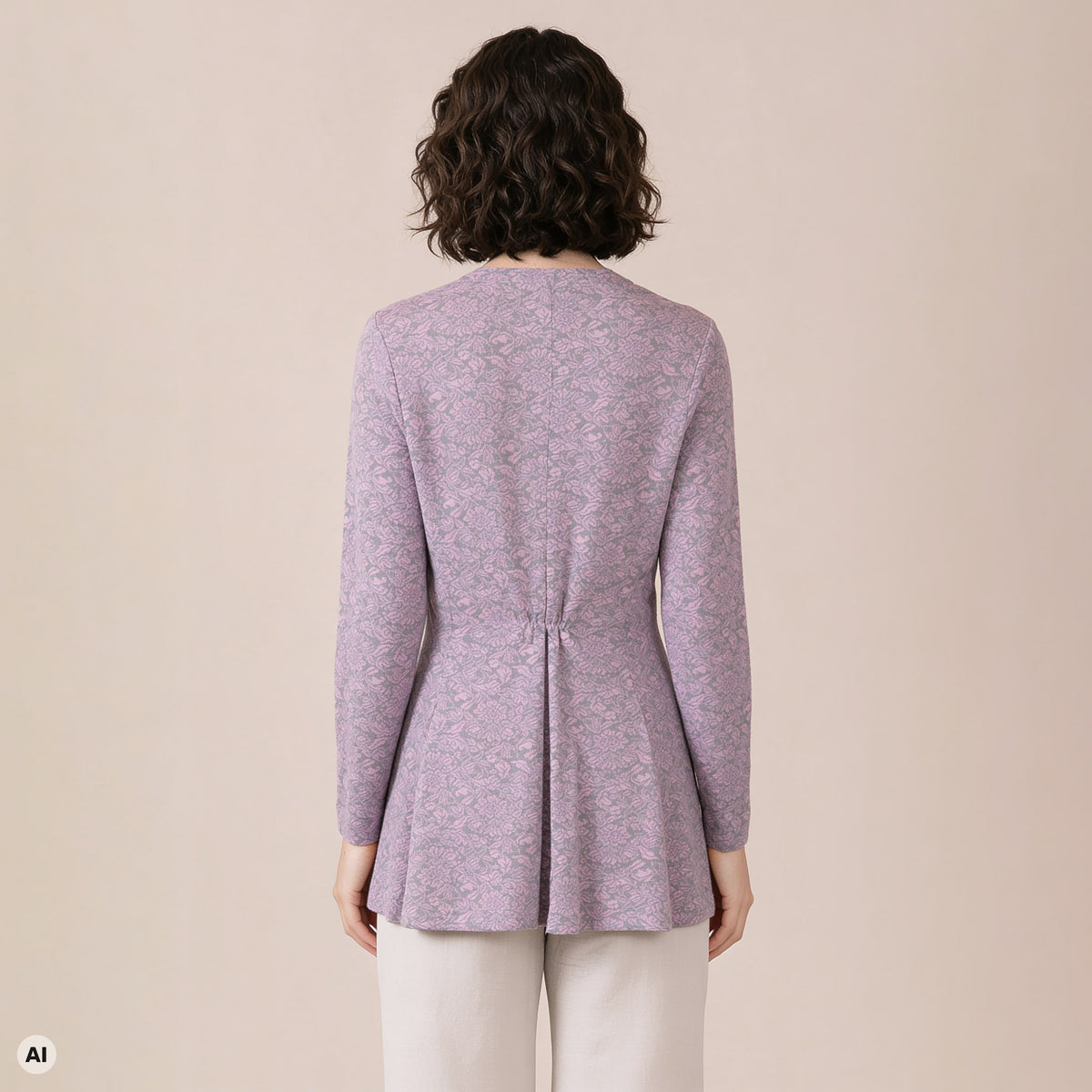Langjacke rosa – Rückansicht, mit KI bearbeitet