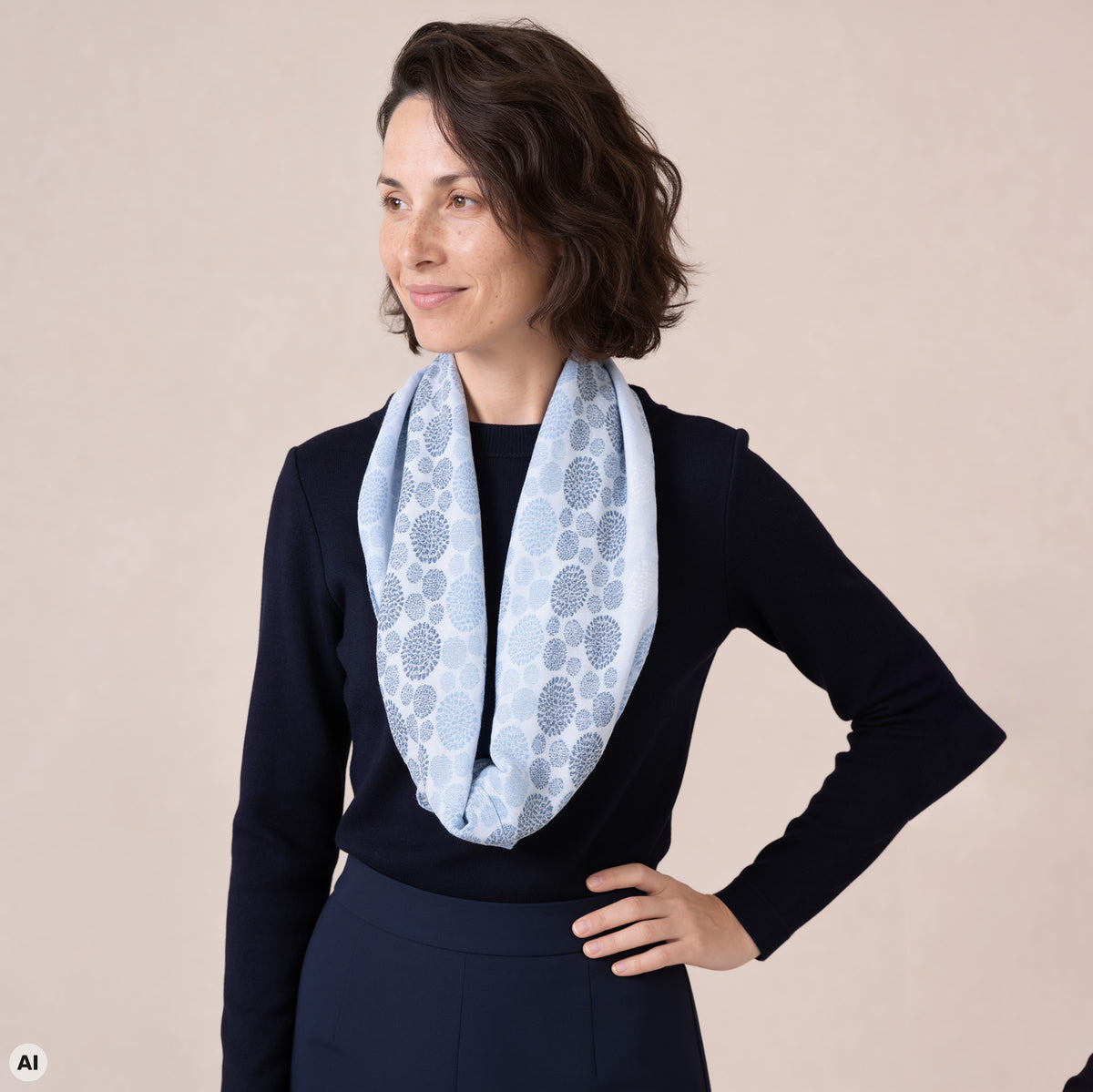 Loop blau – Vorderansicht, mit KI bearbeitet