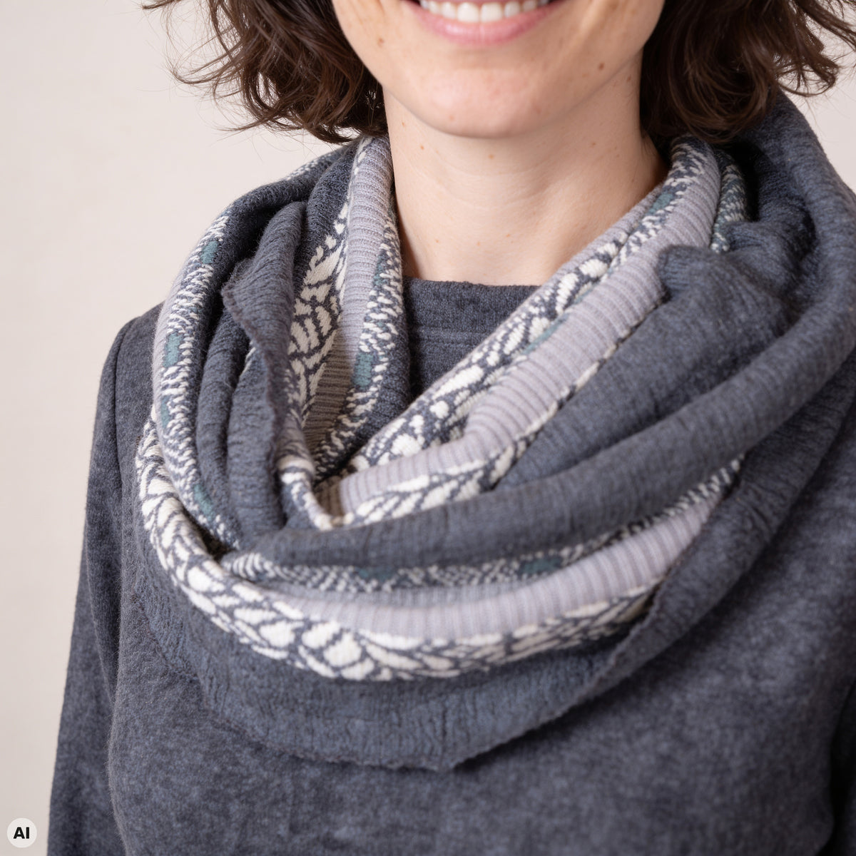 Loop grau – Detailansicht, mit KI bearbeitet