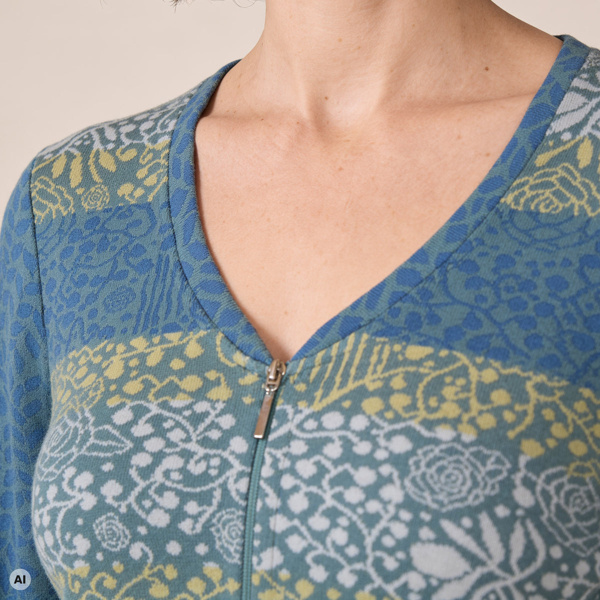 Reißverschlussjacke petrol – Detailansicht, mit KI bearbeitet