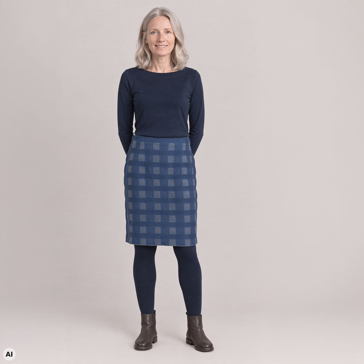 Rock kurz blau – Vorderansicht, mit KI bearbeitet