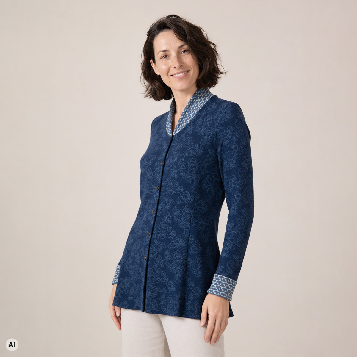 Schößchenjacke blau – Vorderansicht, mit KI bearbeitet