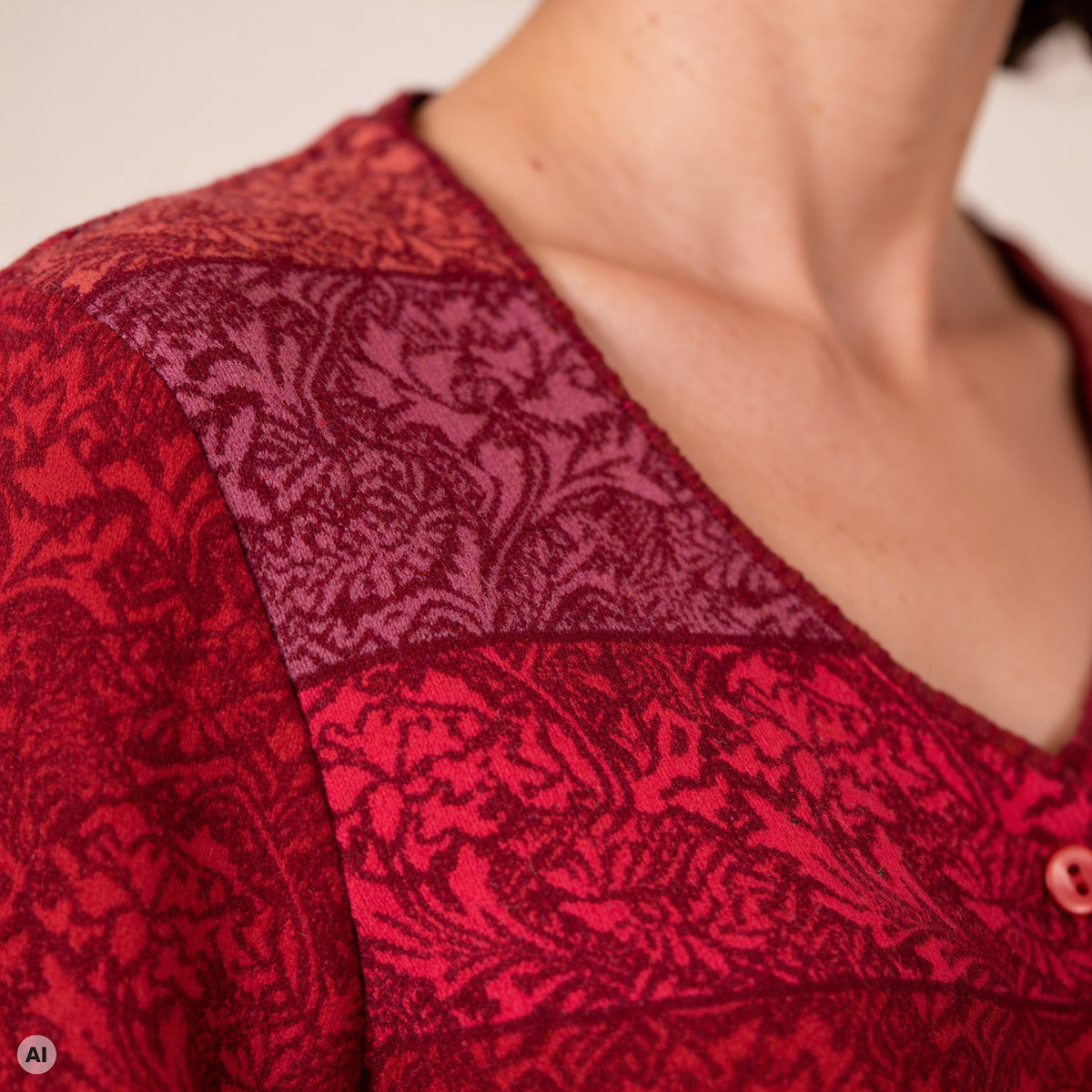 Schößchenjacke rot – Detailansicht, mit KI bearbeitet