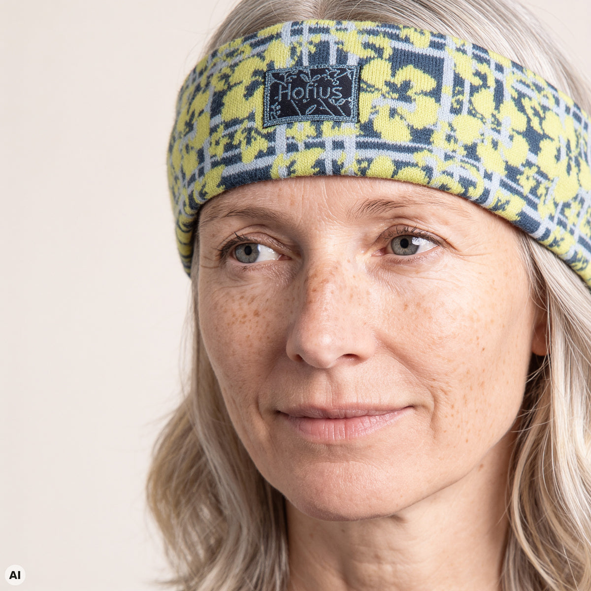 Stirnband blau – Nahaufnahme, mit KI bearbeitet