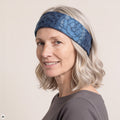 Stirnband blau – Nahaufnahme, mit KI bearbeitet