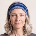Stirnband blau – Nahaufnahme, mit KI bearbeitet